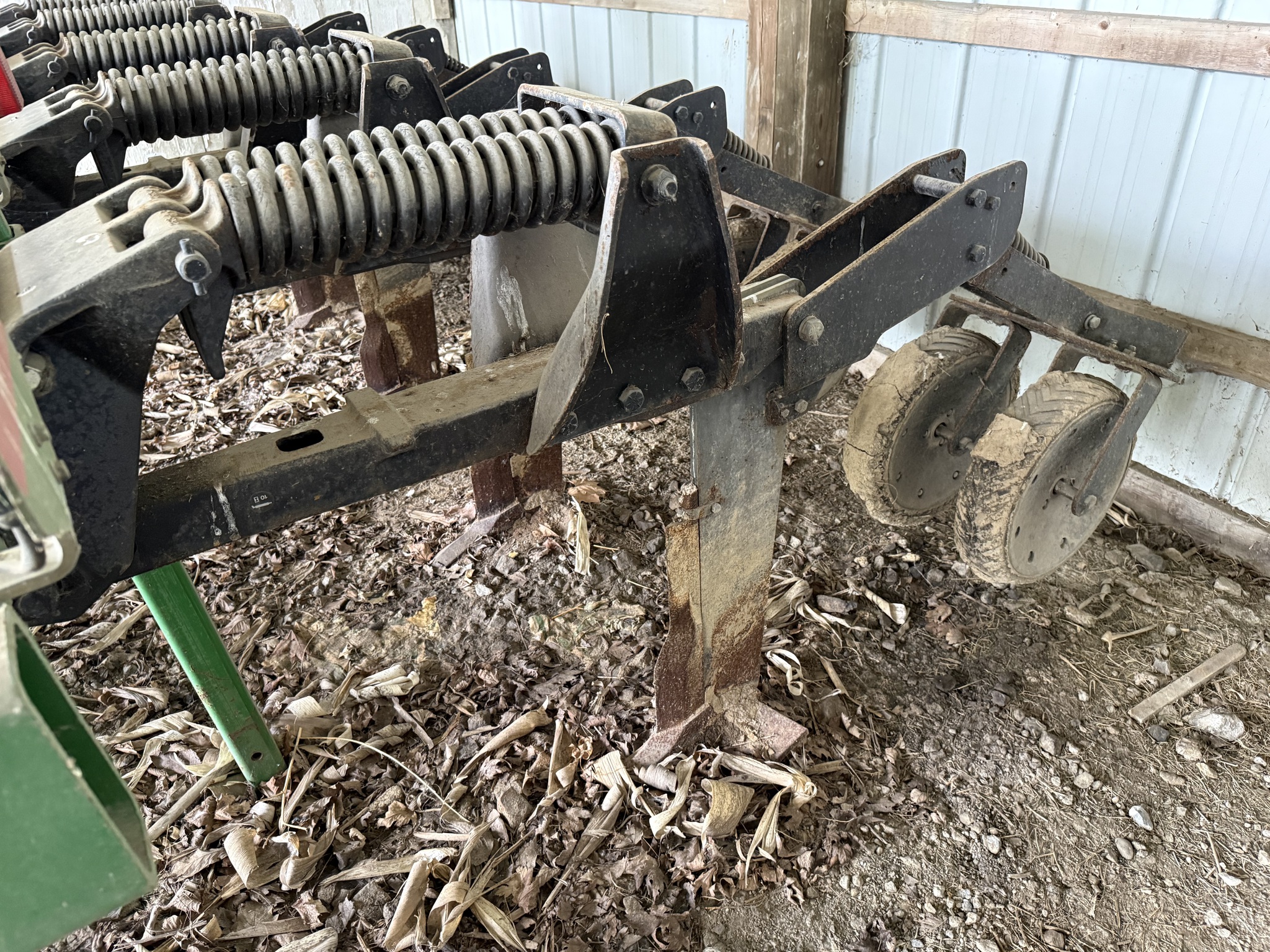 2002 John Deere 2100 Image 3
