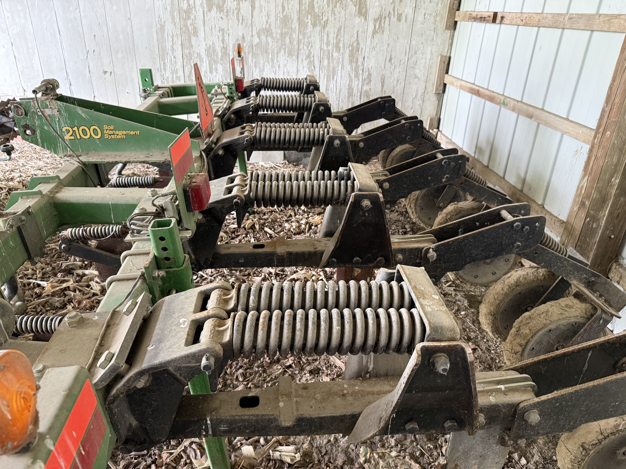 2002 John Deere 2100 Image 4