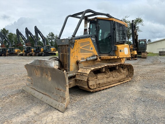 Photo of a 2022 John Deere 700L