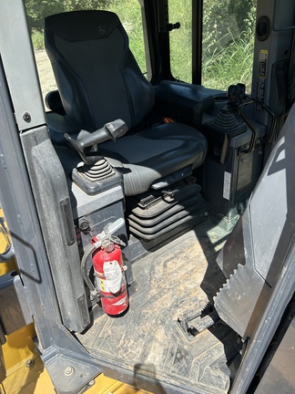 2023 John Deere 700L
