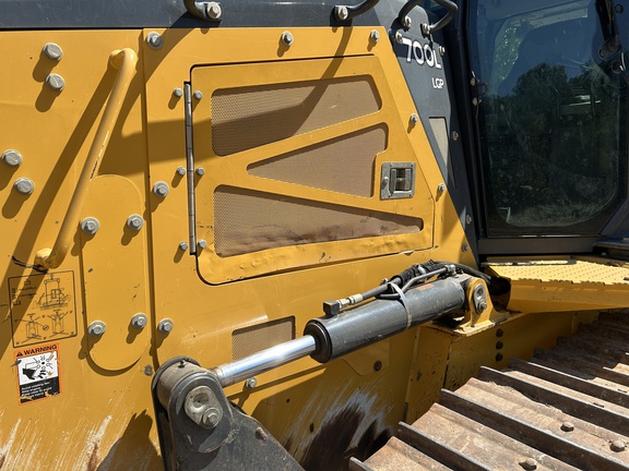 2023 John Deere 700L