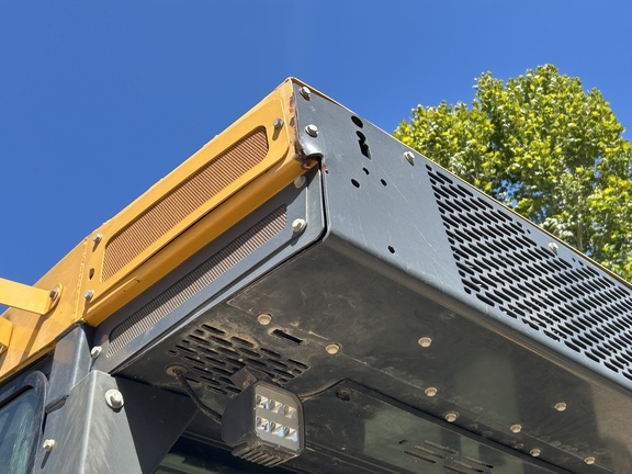 2023 John Deere 700L