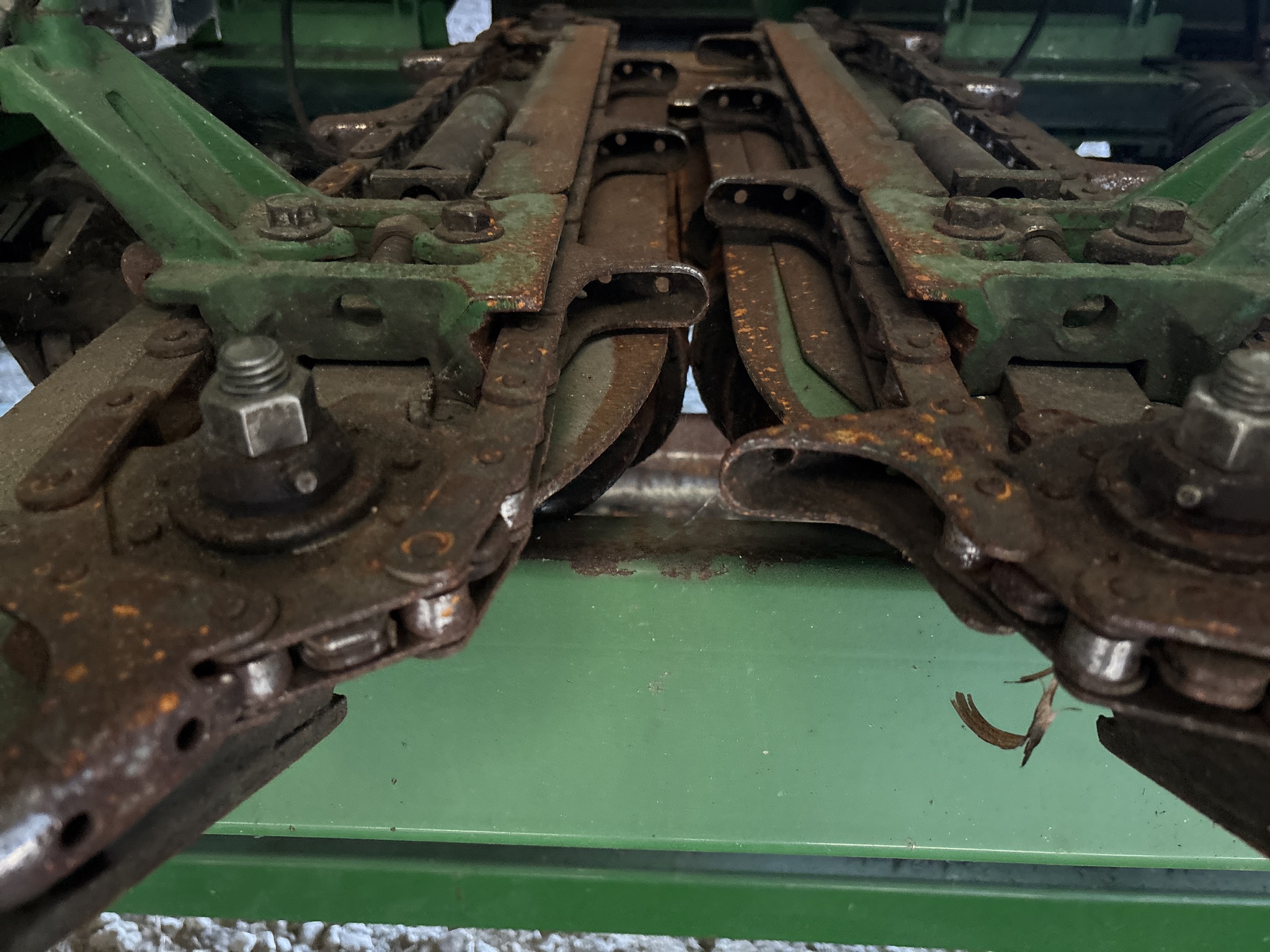 Used 2005 John Deere 893 Corn and Row Crop headers at Koenig Equipment in Franklin, IN - PhotoXL6