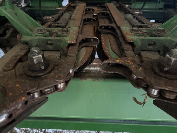 Used 2005 John Deere 893 Corn and Row Crop headers at Koenig Equipment in Franklin, IN - Photo6