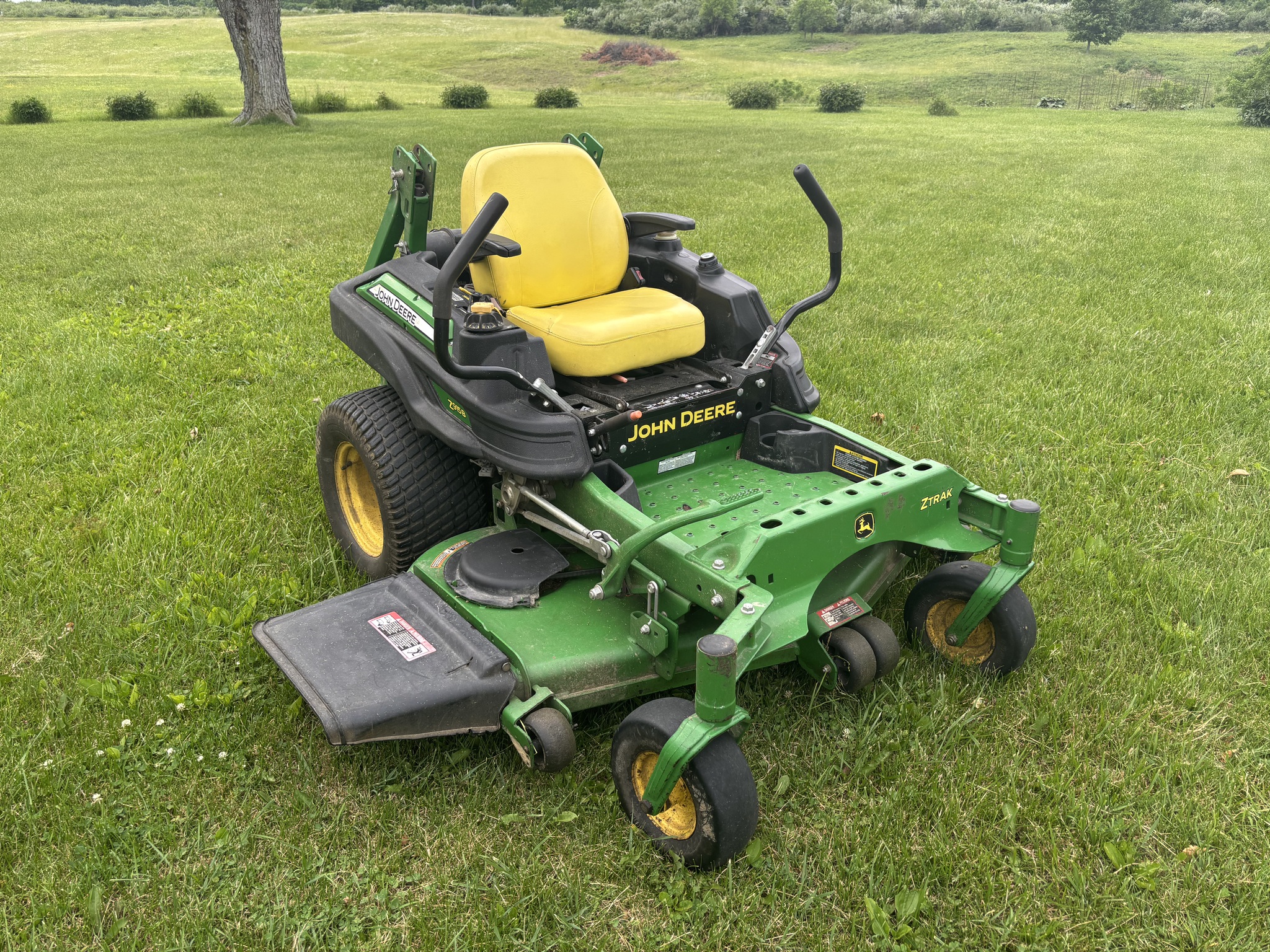 Used 2016 John Deere Z915B Zero Turn Mowers at Koenig Equipment in Urbana, OH - PhotoXL1