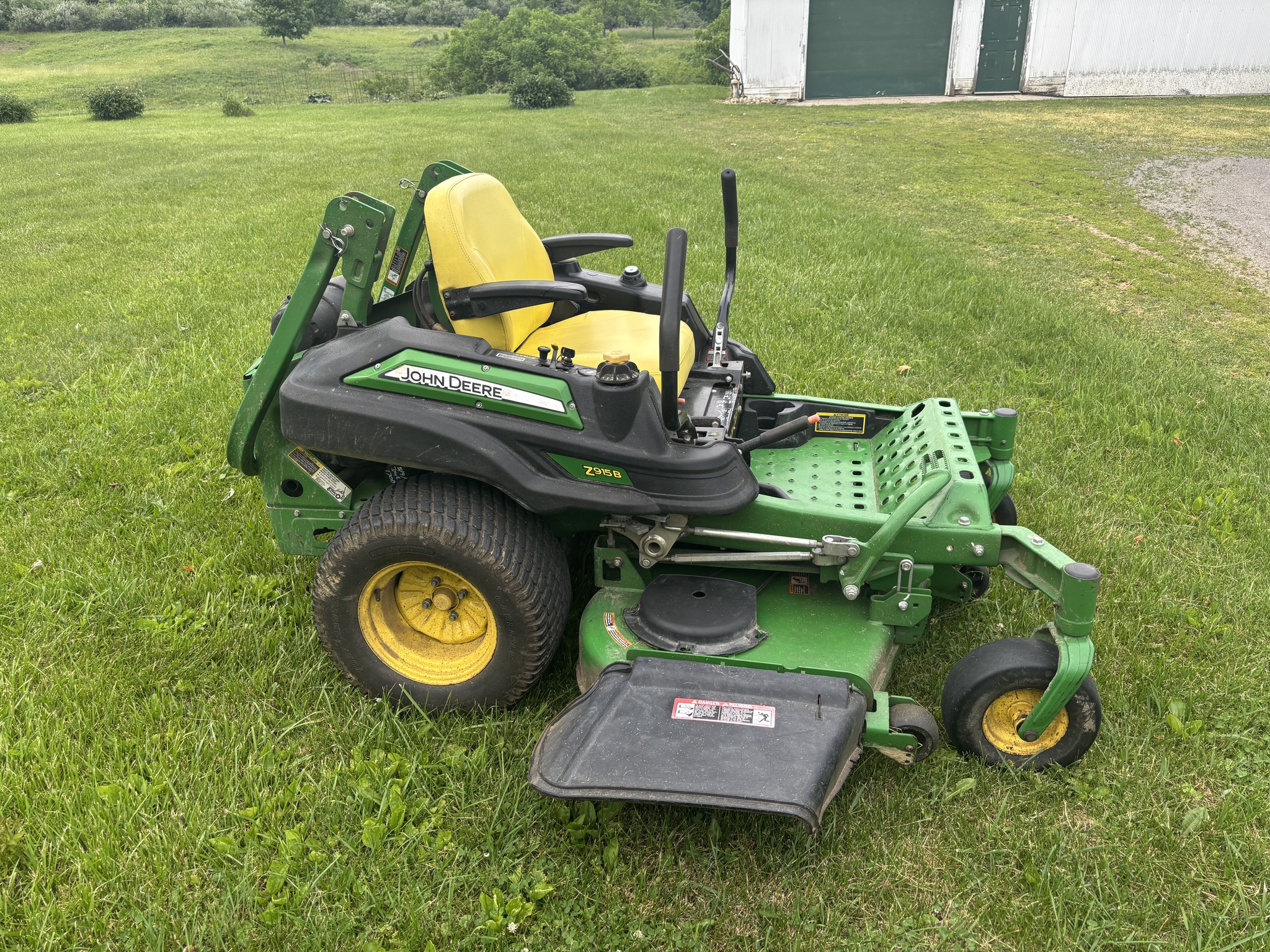 Used 2016 John Deere Z915B Zero Turn Mowers at Koenig Equipment in Urbana, OH - PhotoXL4