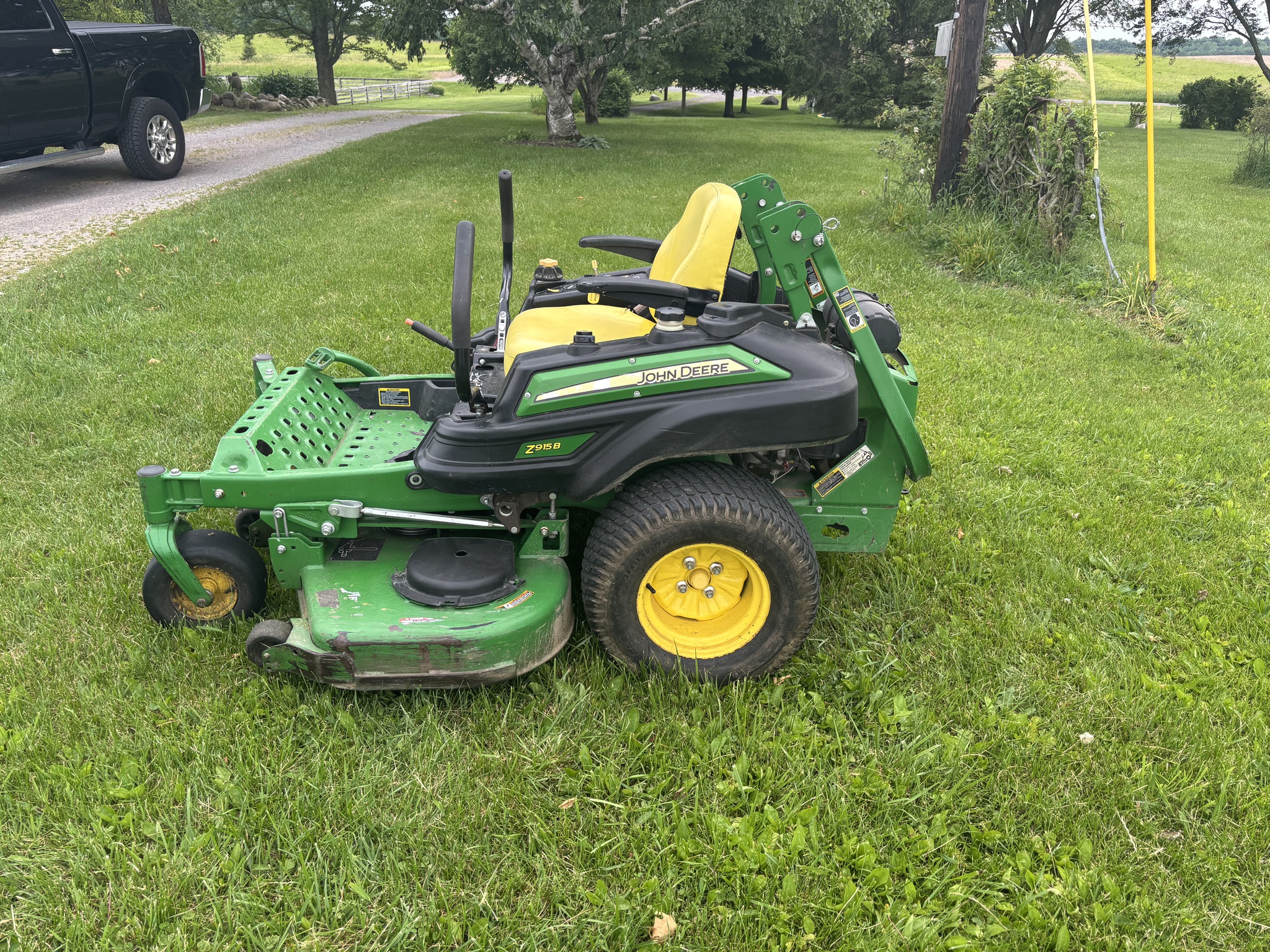 Used 2016 John Deere Z915B Zero Turn Mowers at Koenig Equipment in Urbana, OH - PhotoXL3