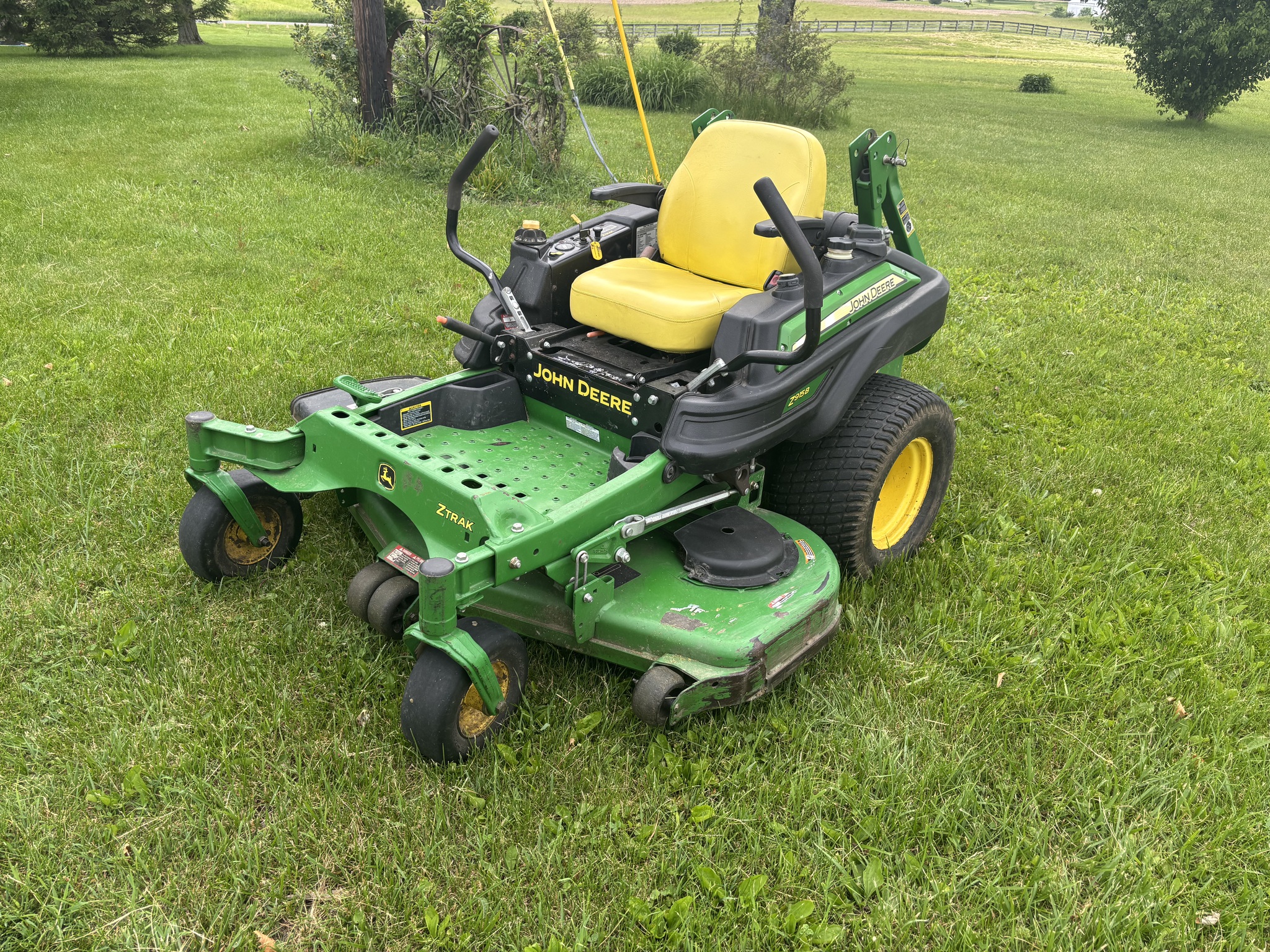 Used 2016 John Deere Z915B Zero Turn Mowers at Koenig Equipment in Urbana, OH - PhotoXL5