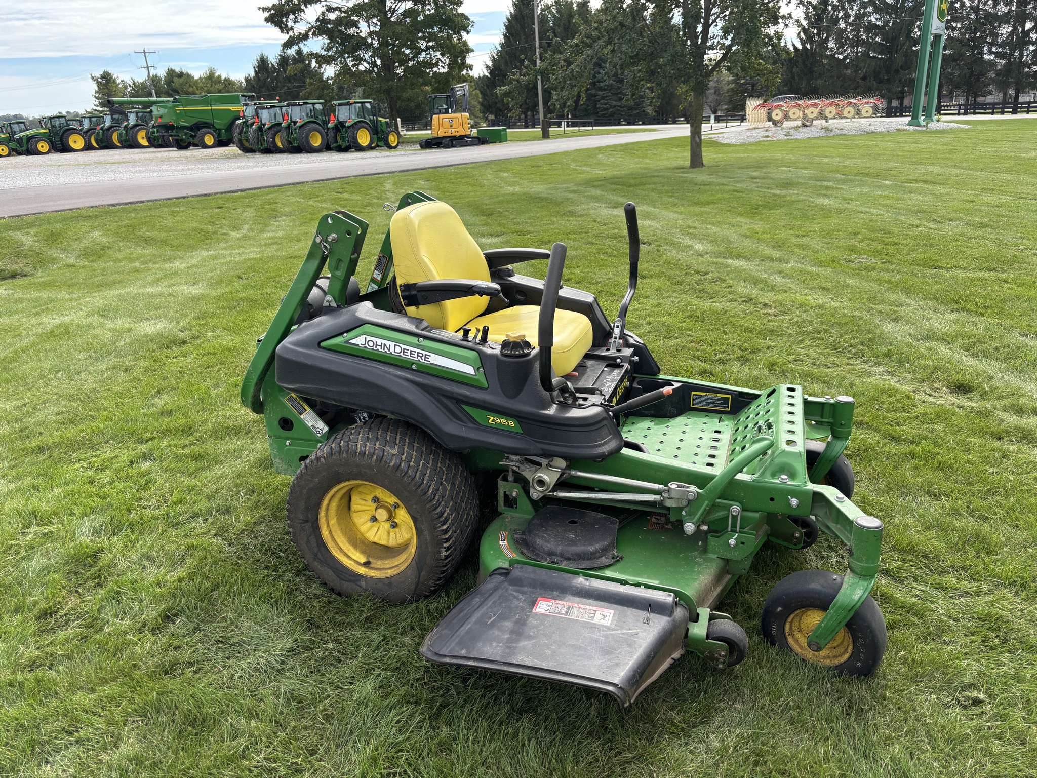Used 2016 John Deere Z915B Zero Turn Mowers at Koenig Equipment in Urbana, OH - PhotoXL2