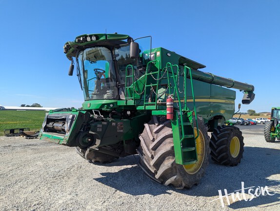 Photo of 2022 John Deere S790