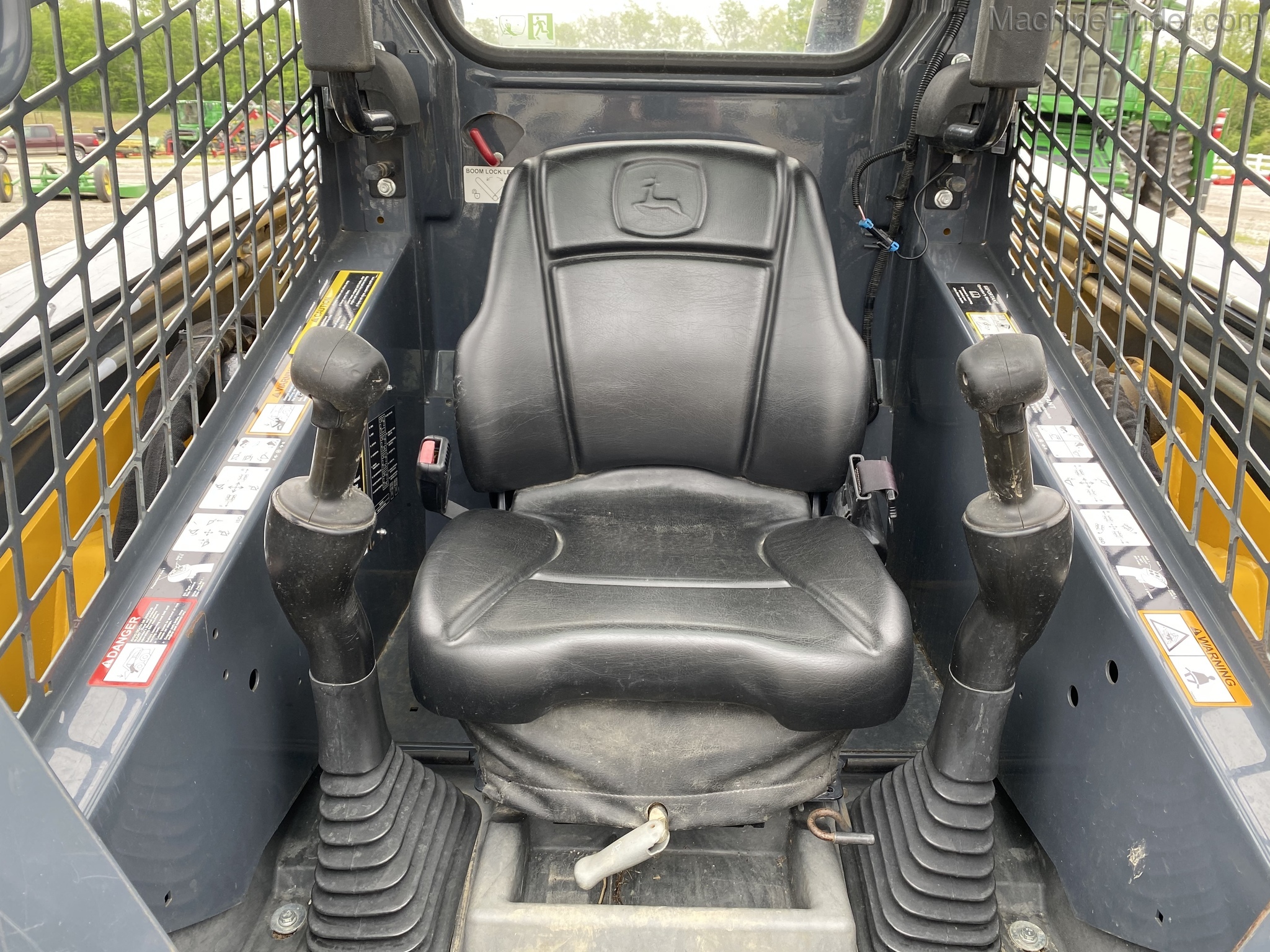 2014 John Deere 326E Image 5