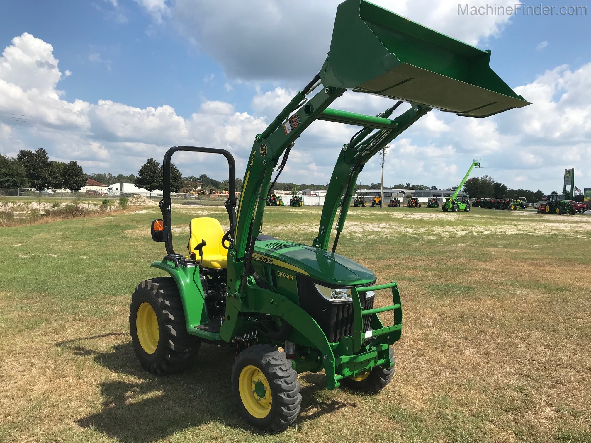 2020 John Deere 3033R Image 1