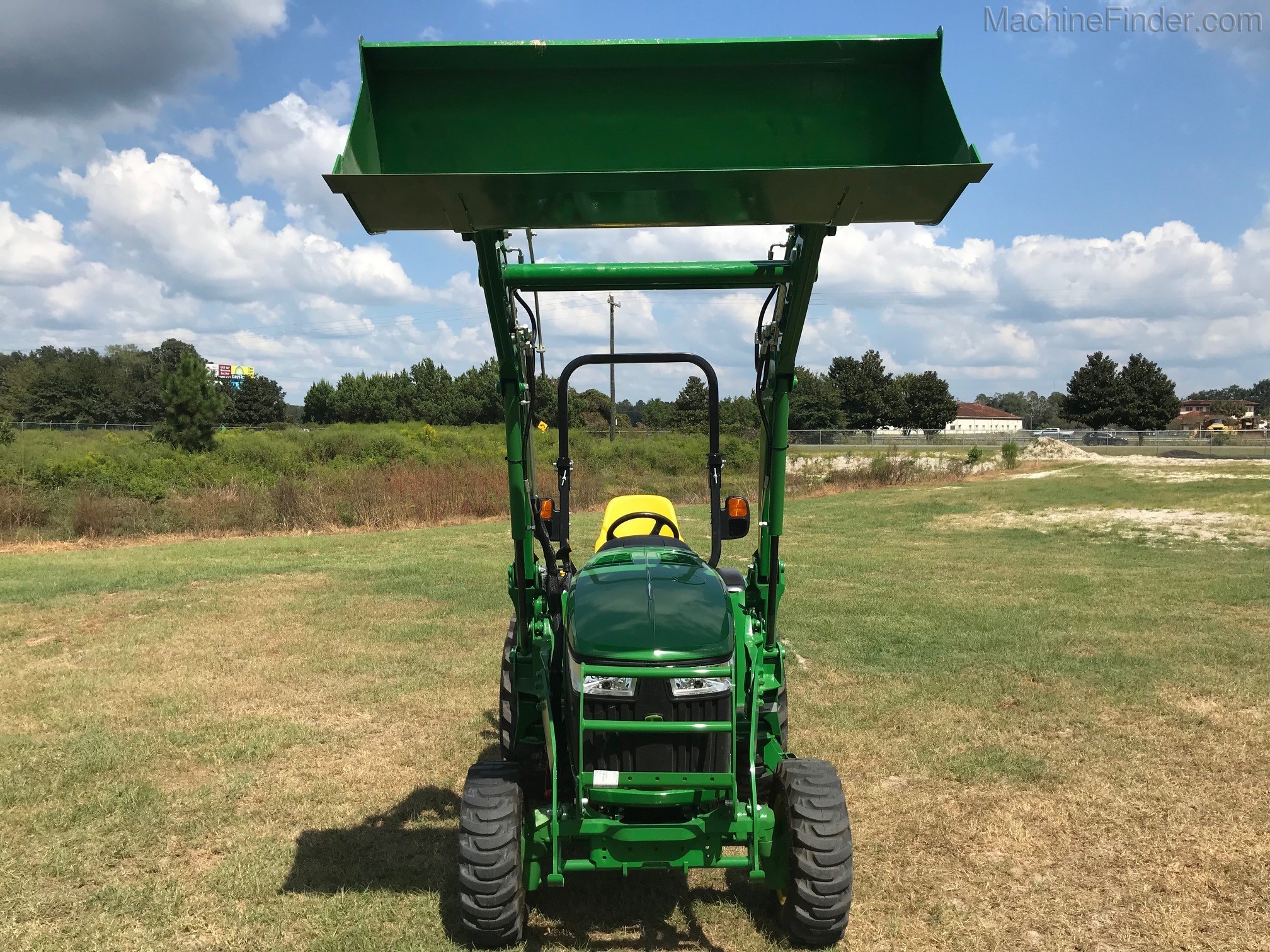 2020 John Deere 3033R Image 6