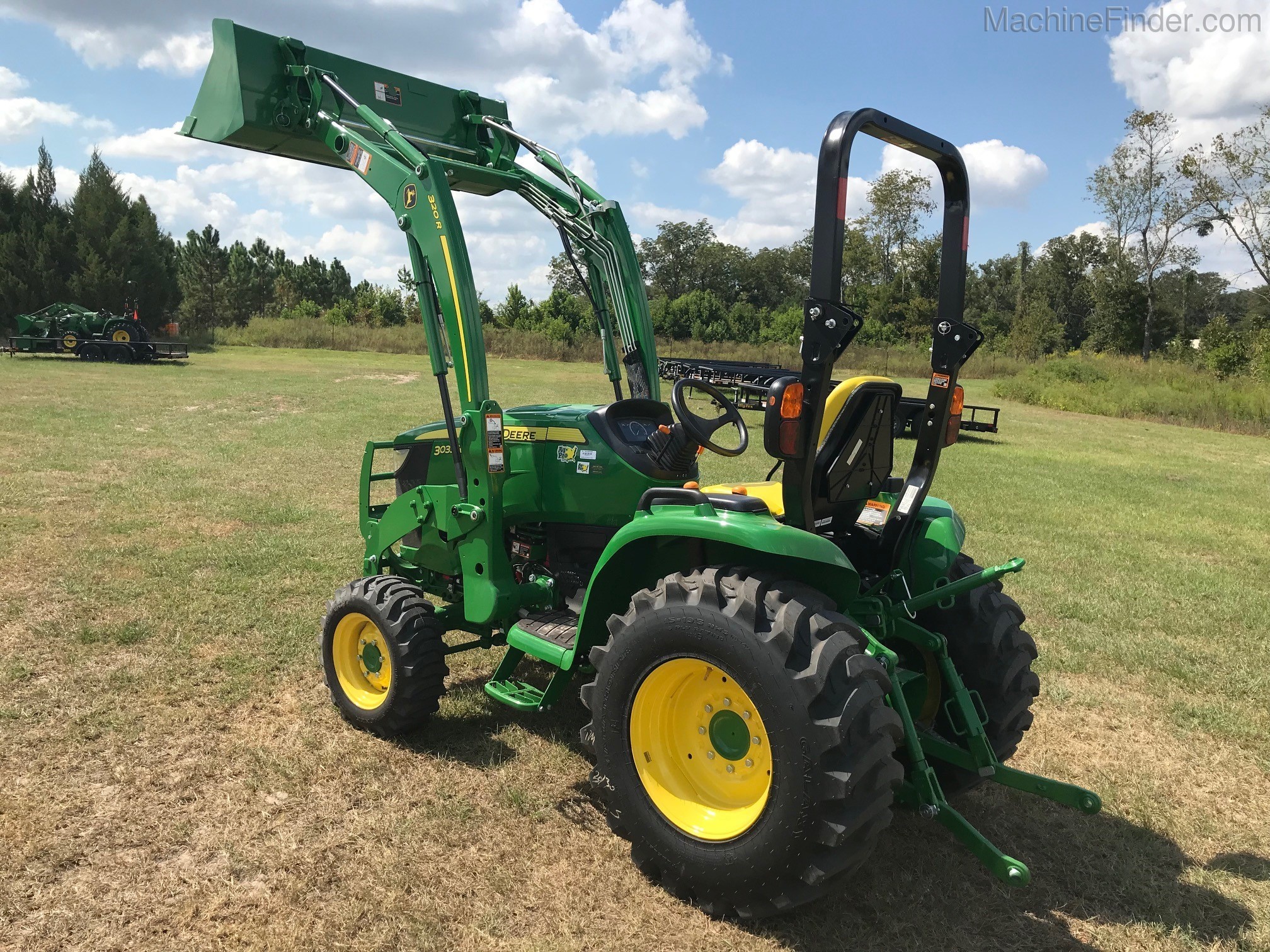 2020 John Deere 3033R Image 4