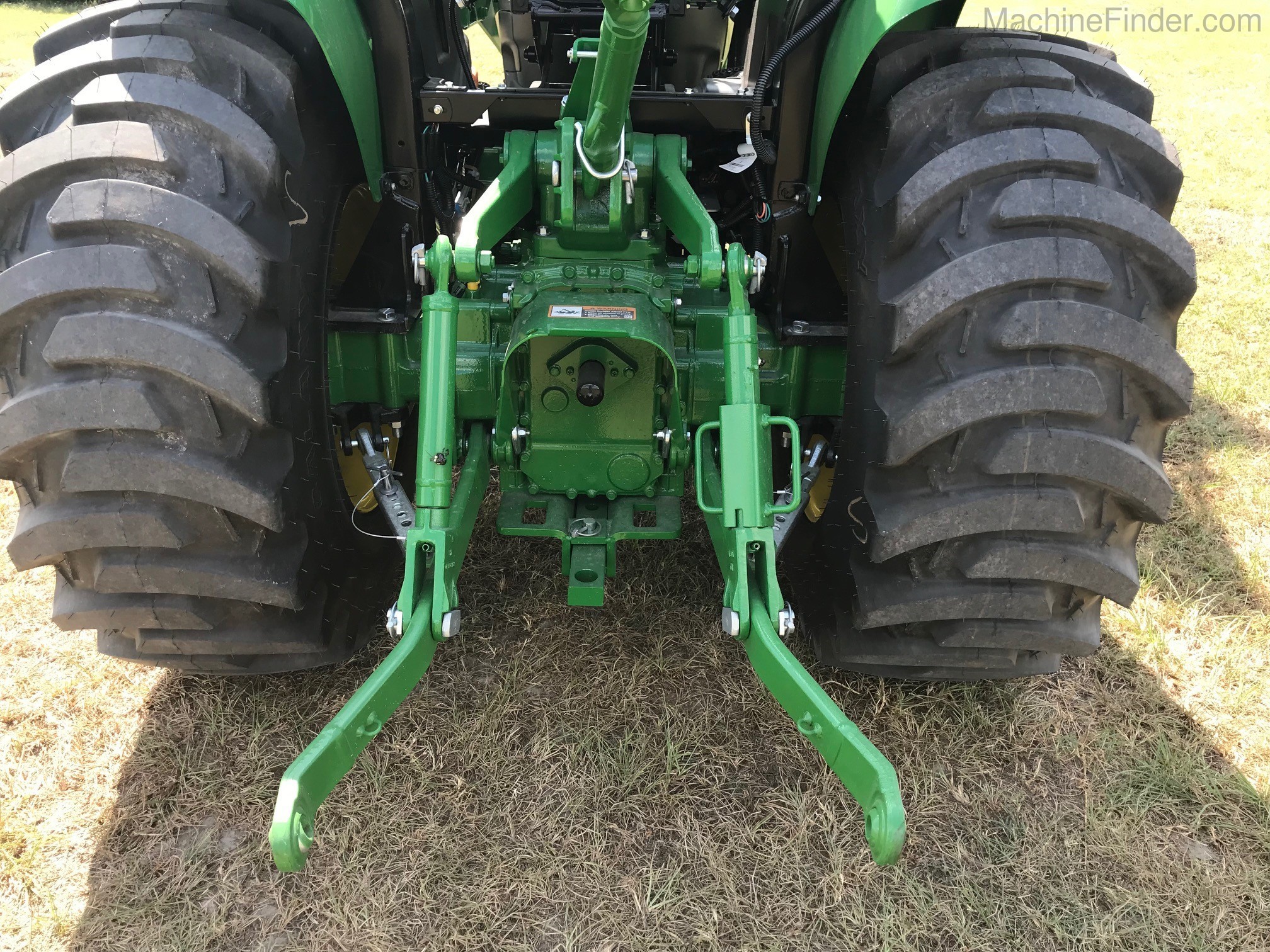 2020 John Deere 3033R Image 3