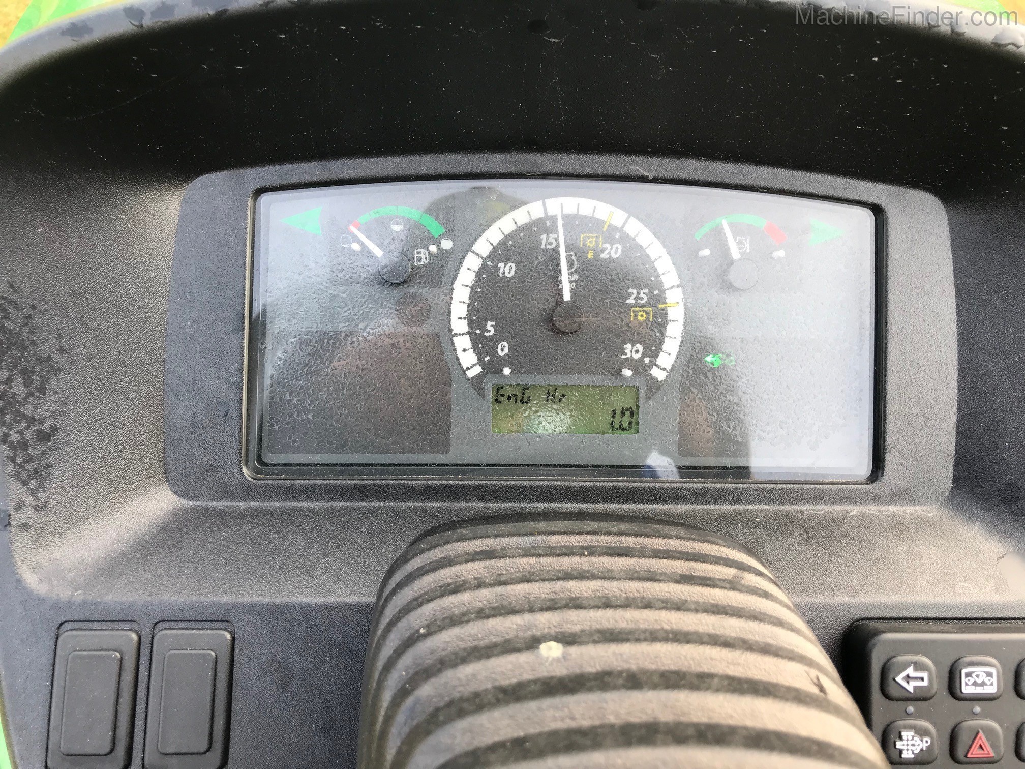 2020 John Deere 3033R Image 10