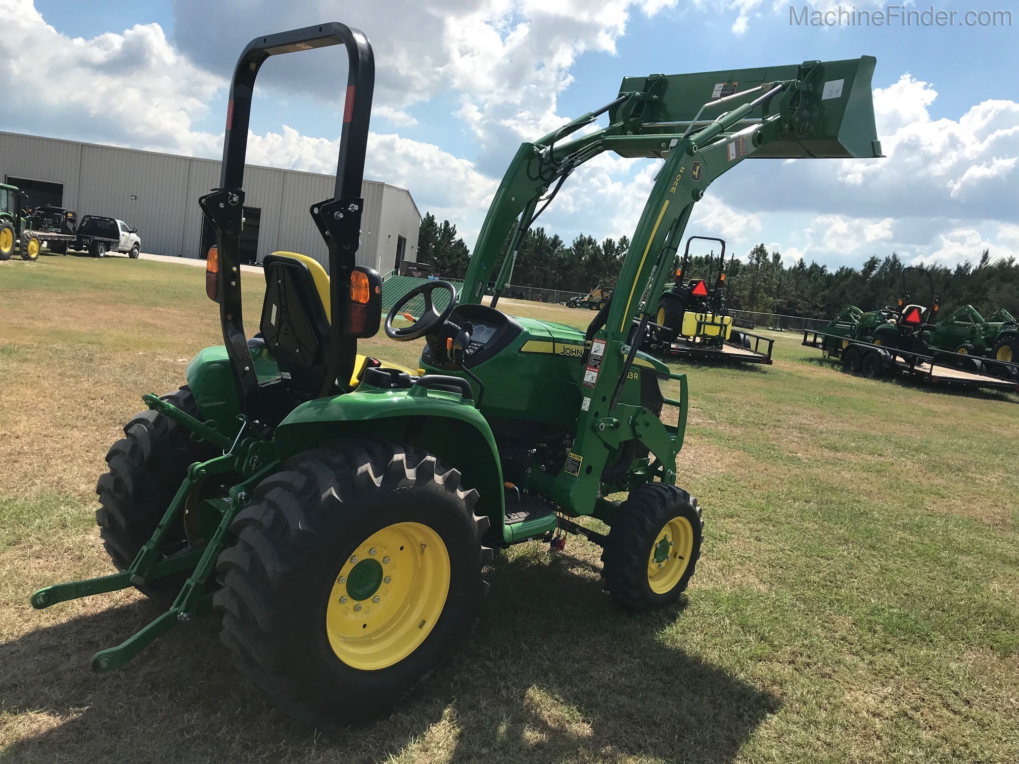 2020 John Deere 3033R Image 2