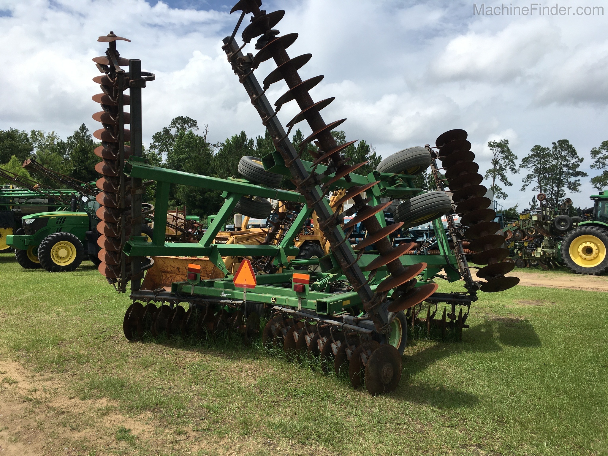 2004 John Deere 637 Image 3