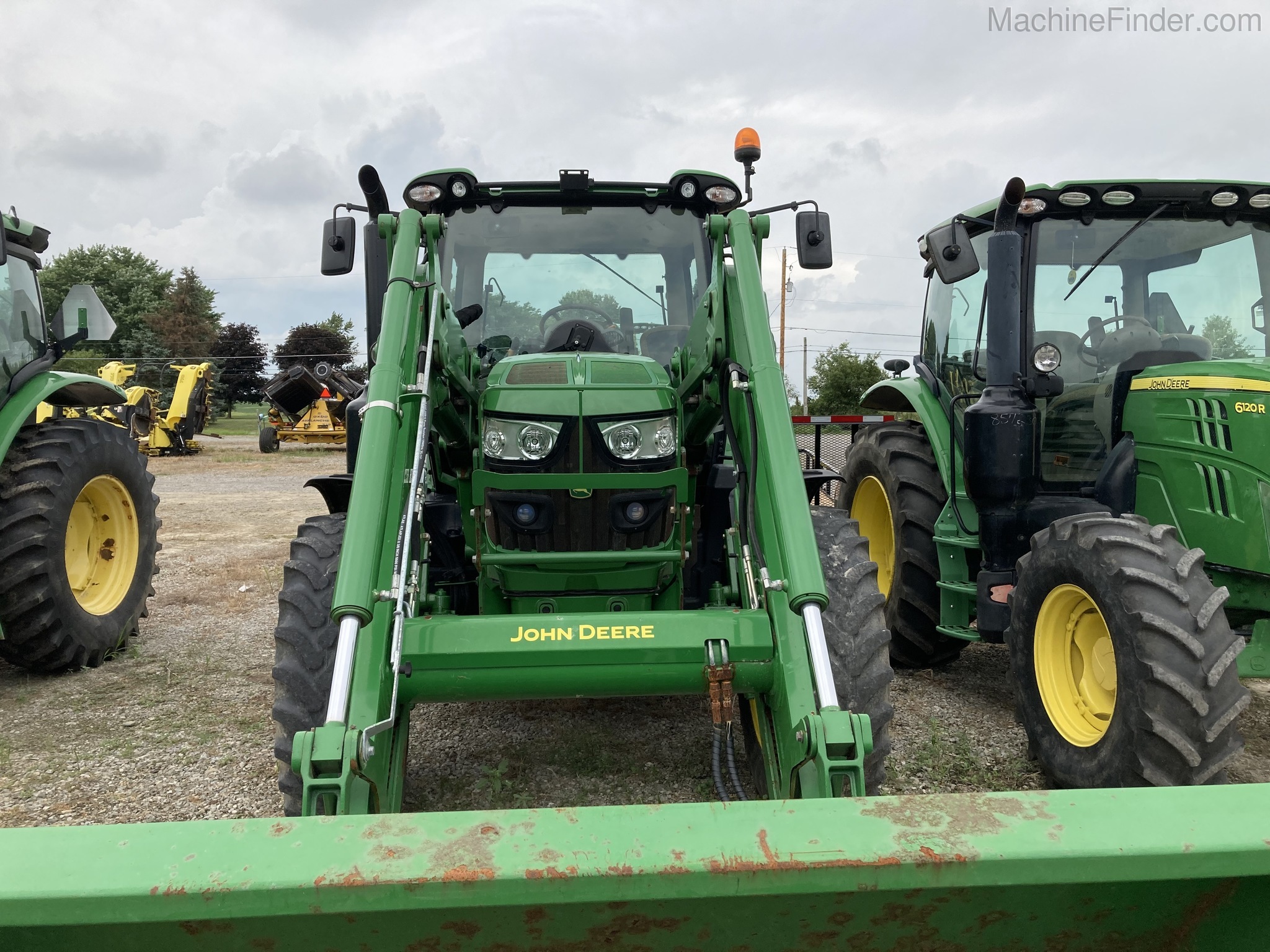 2015 John Deere 6120R Image 4