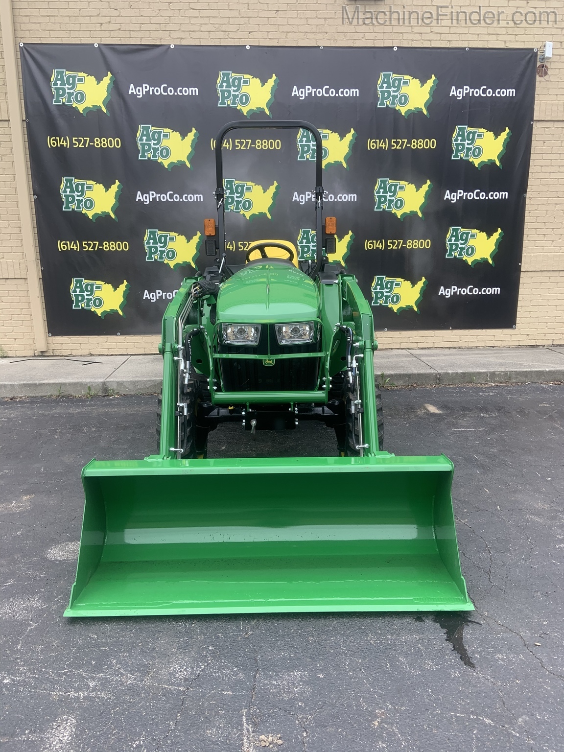 2020 John Deere 3032E Image 2