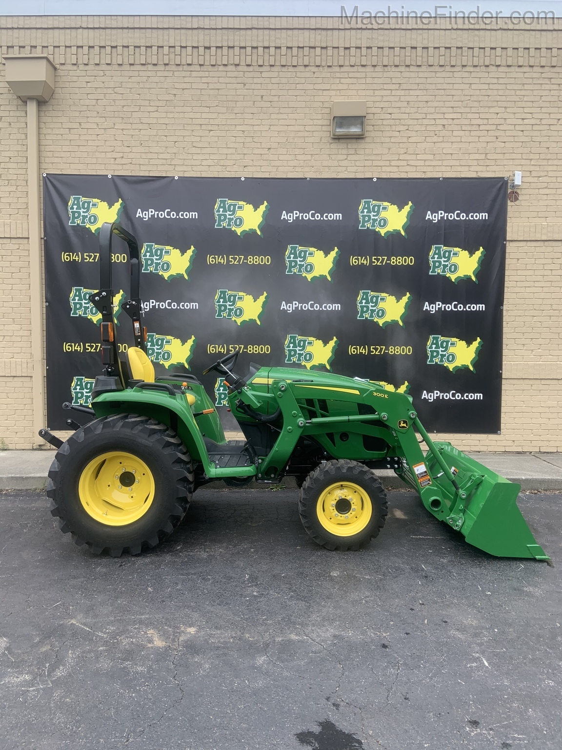 2020 John Deere 3032E Image 3