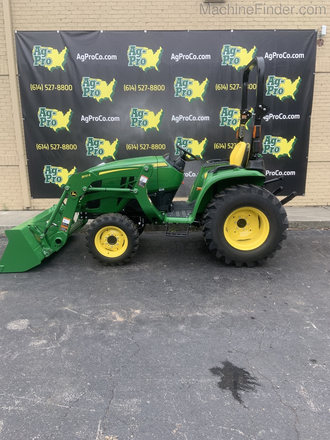 2020 John Deere 3032E Image 1