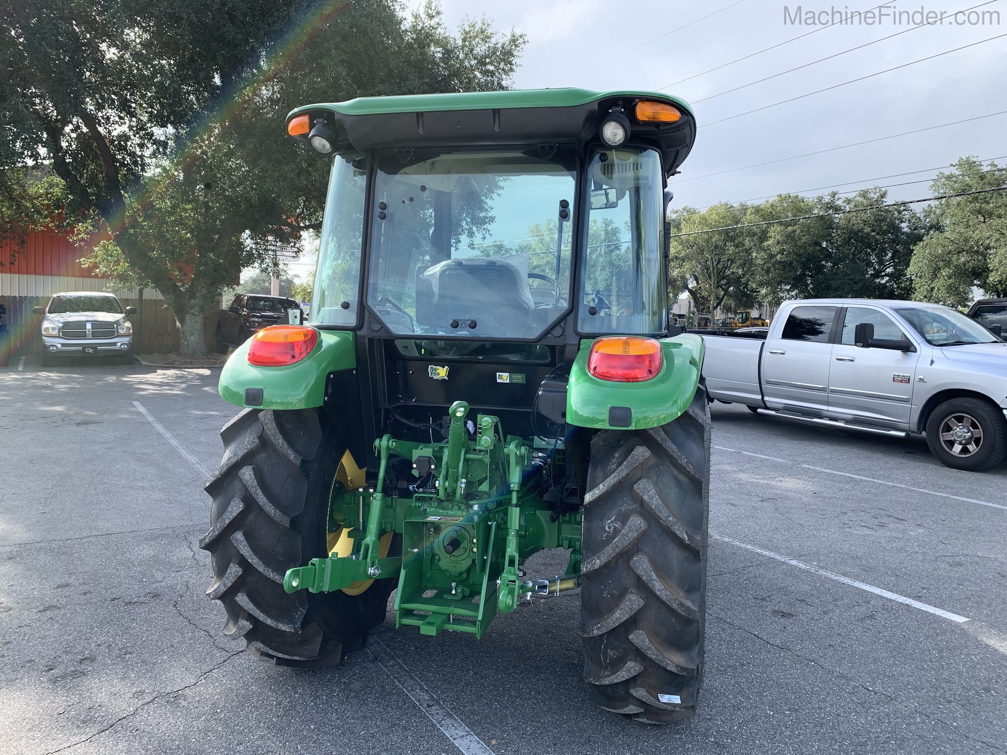 2020 John Deere 5065E Image 5