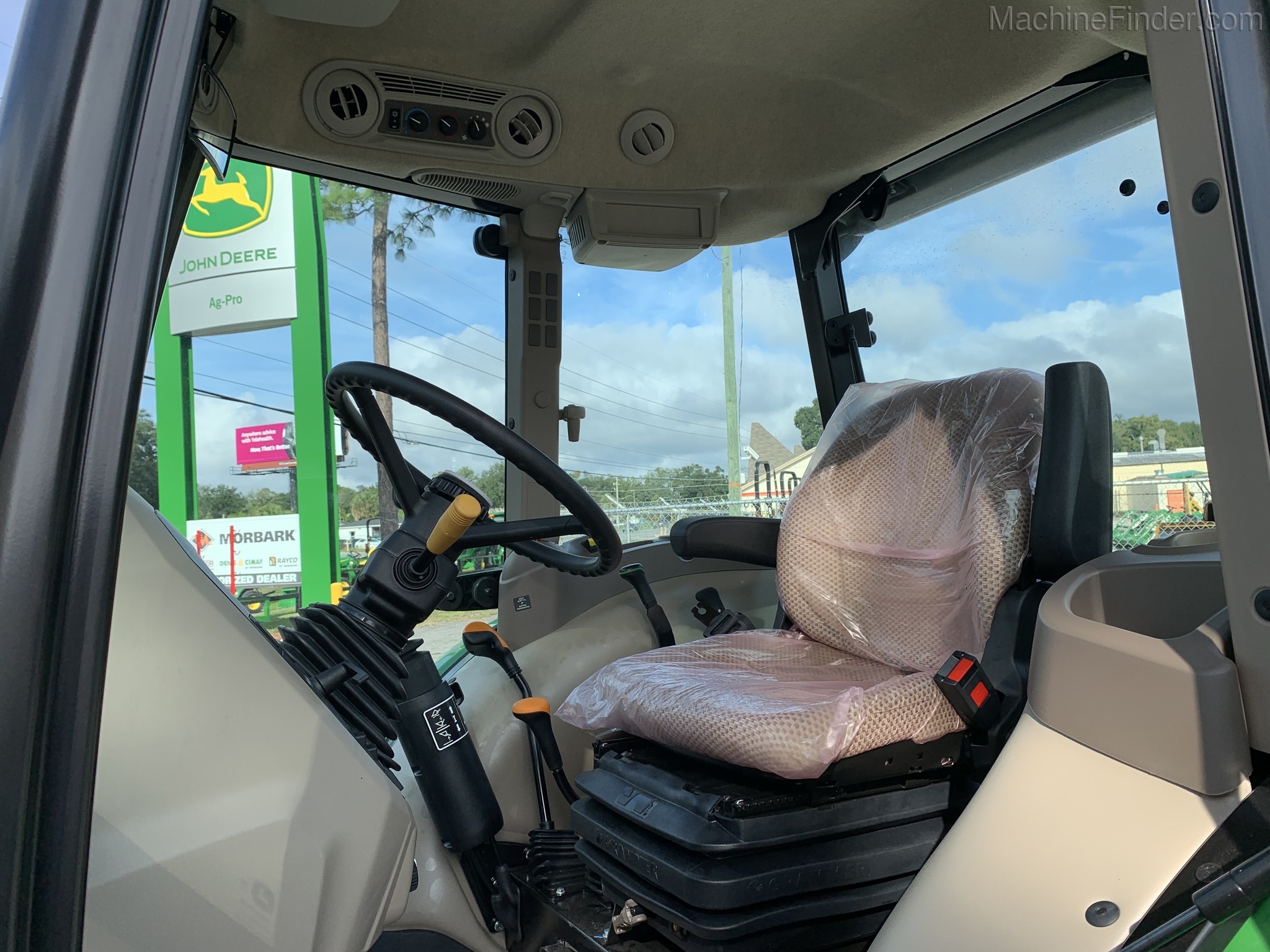 2020 John Deere 5065E Image 7