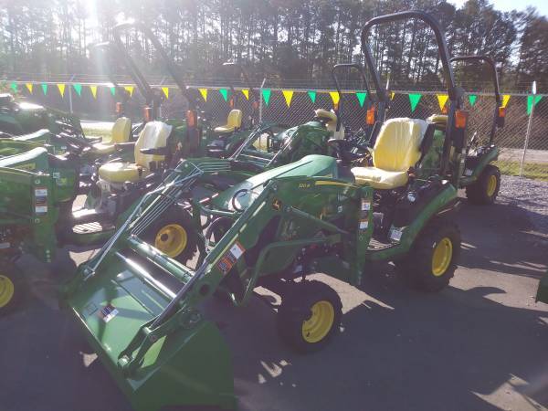 2024 John Deere 1025R Image 9