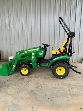 2024 John Deere 1025R Image 8