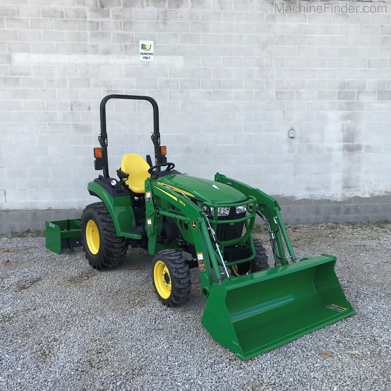 2020 John Deere 2032R Image 3
