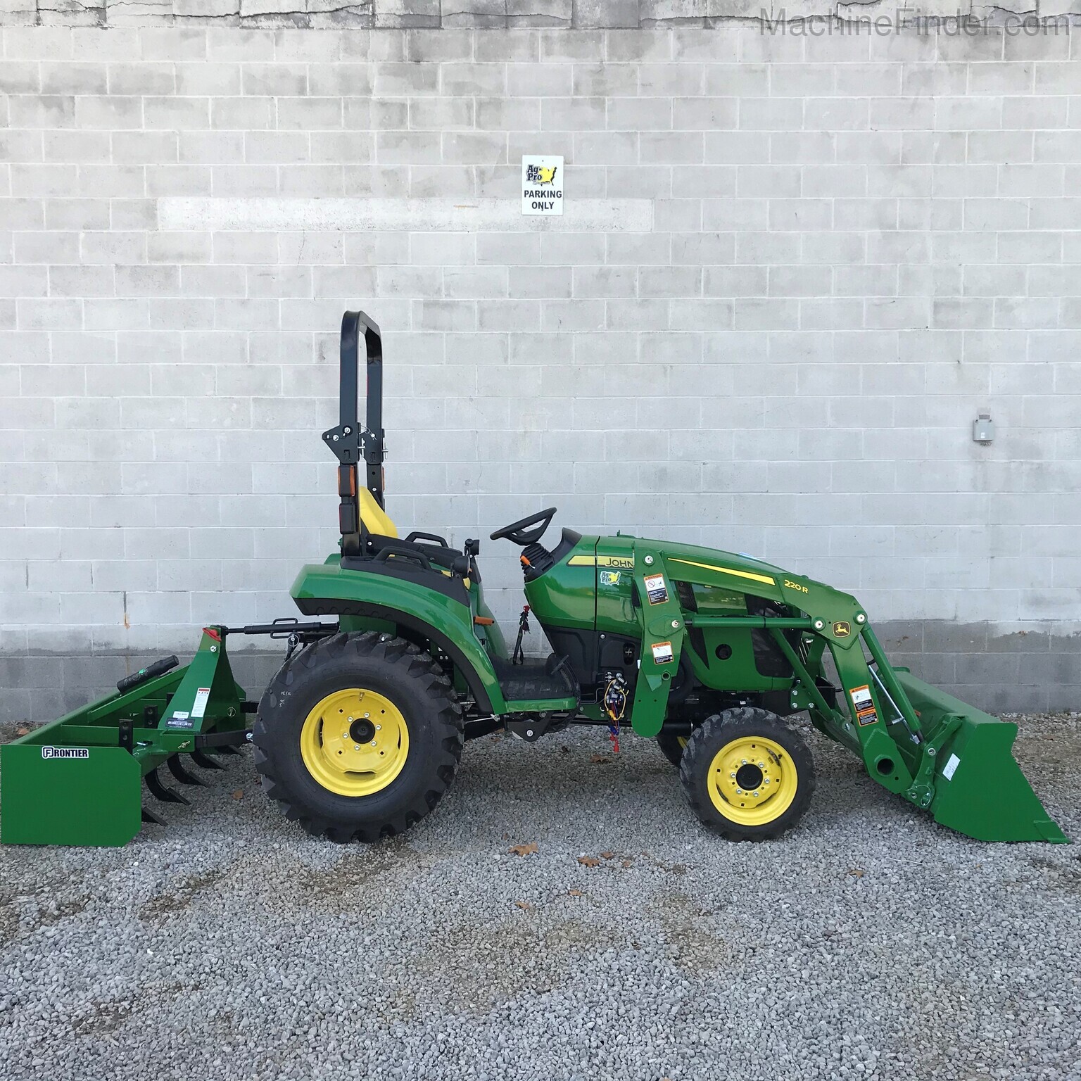 2020 John Deere 2032R Image 5