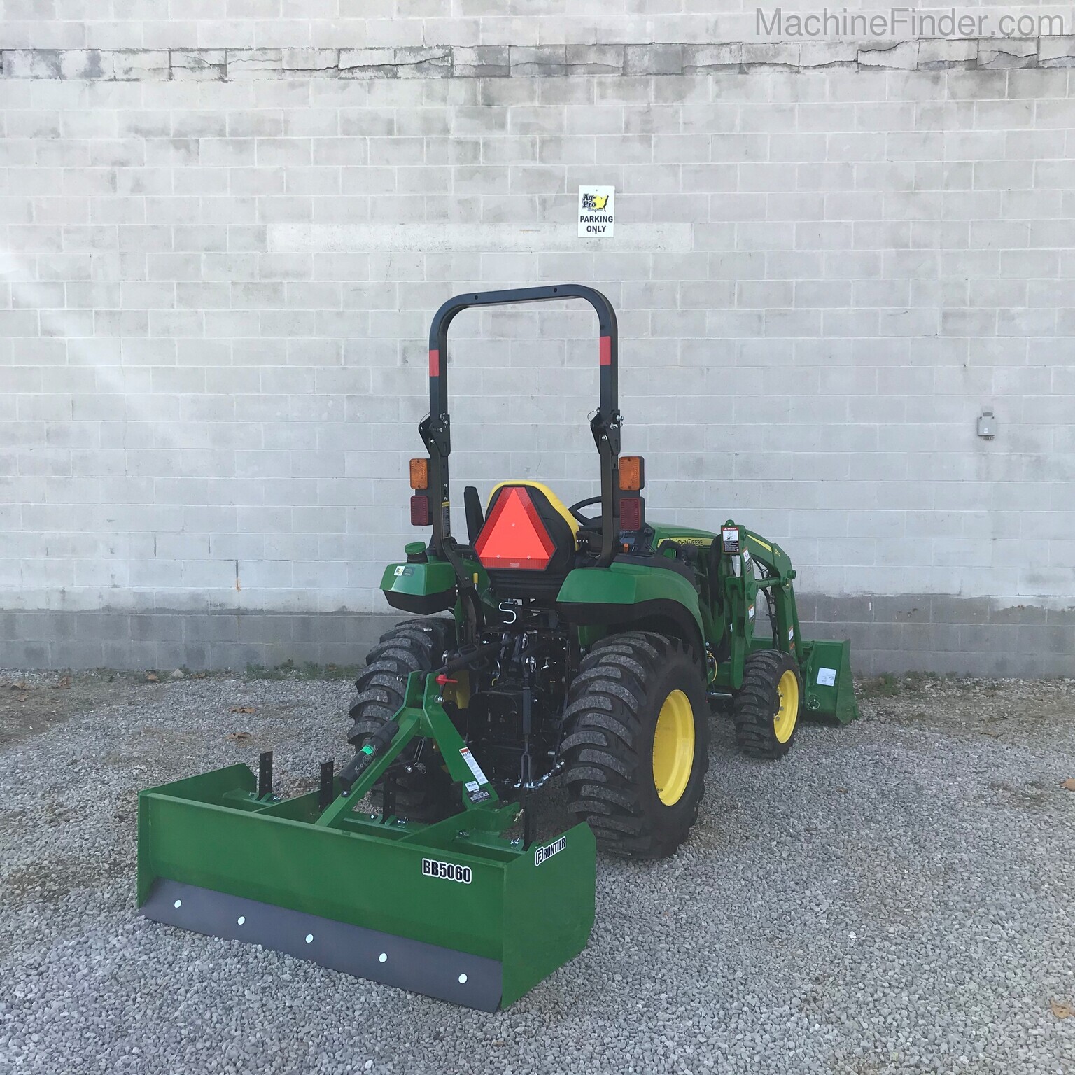 2020 John Deere 2032R Image 6