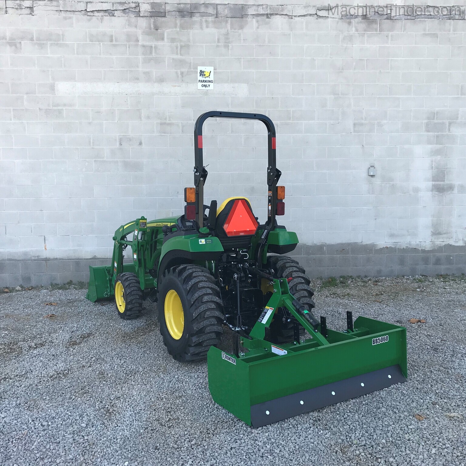 2020 John Deere 2032R Image 7