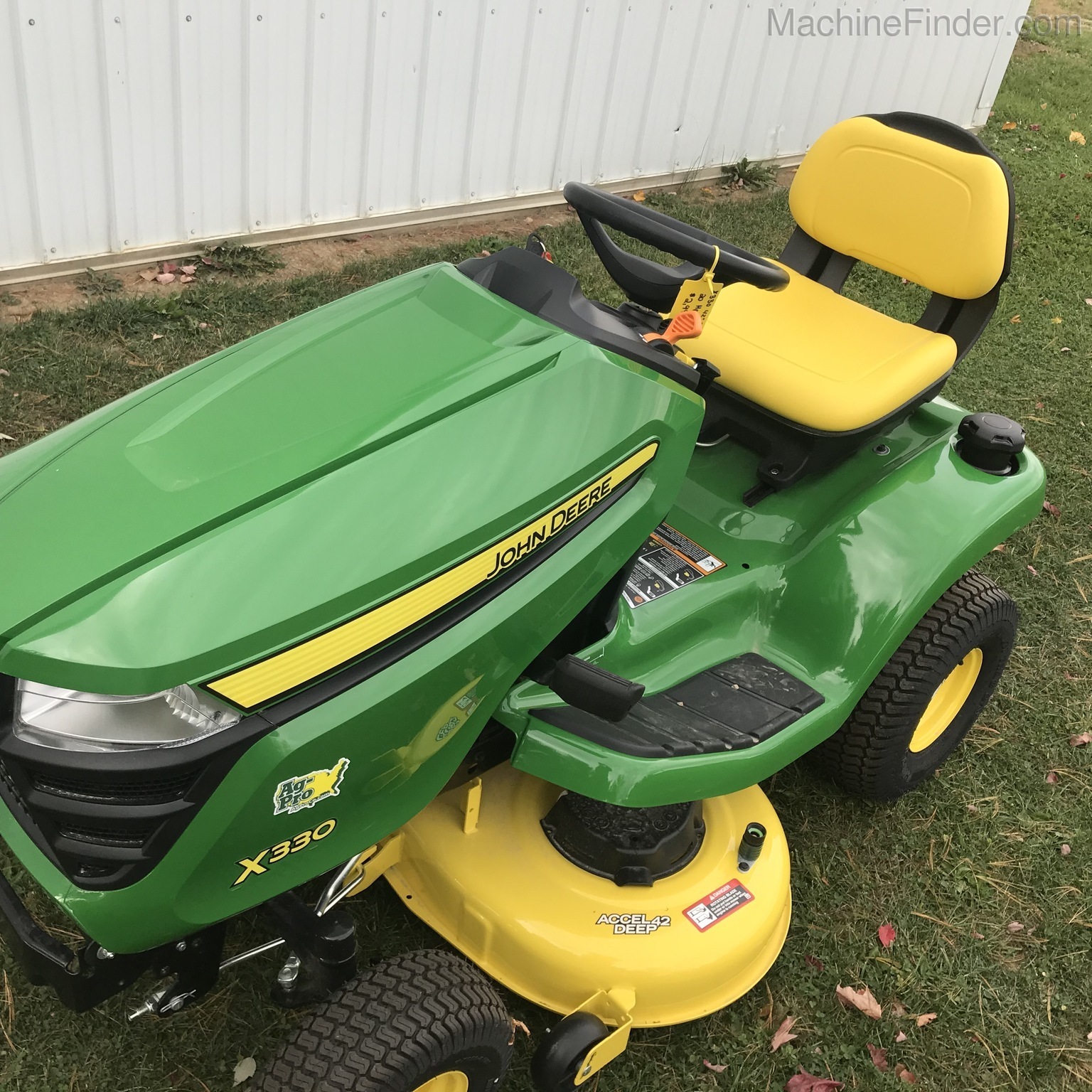 2021 John Deere X330 42A Image 2
