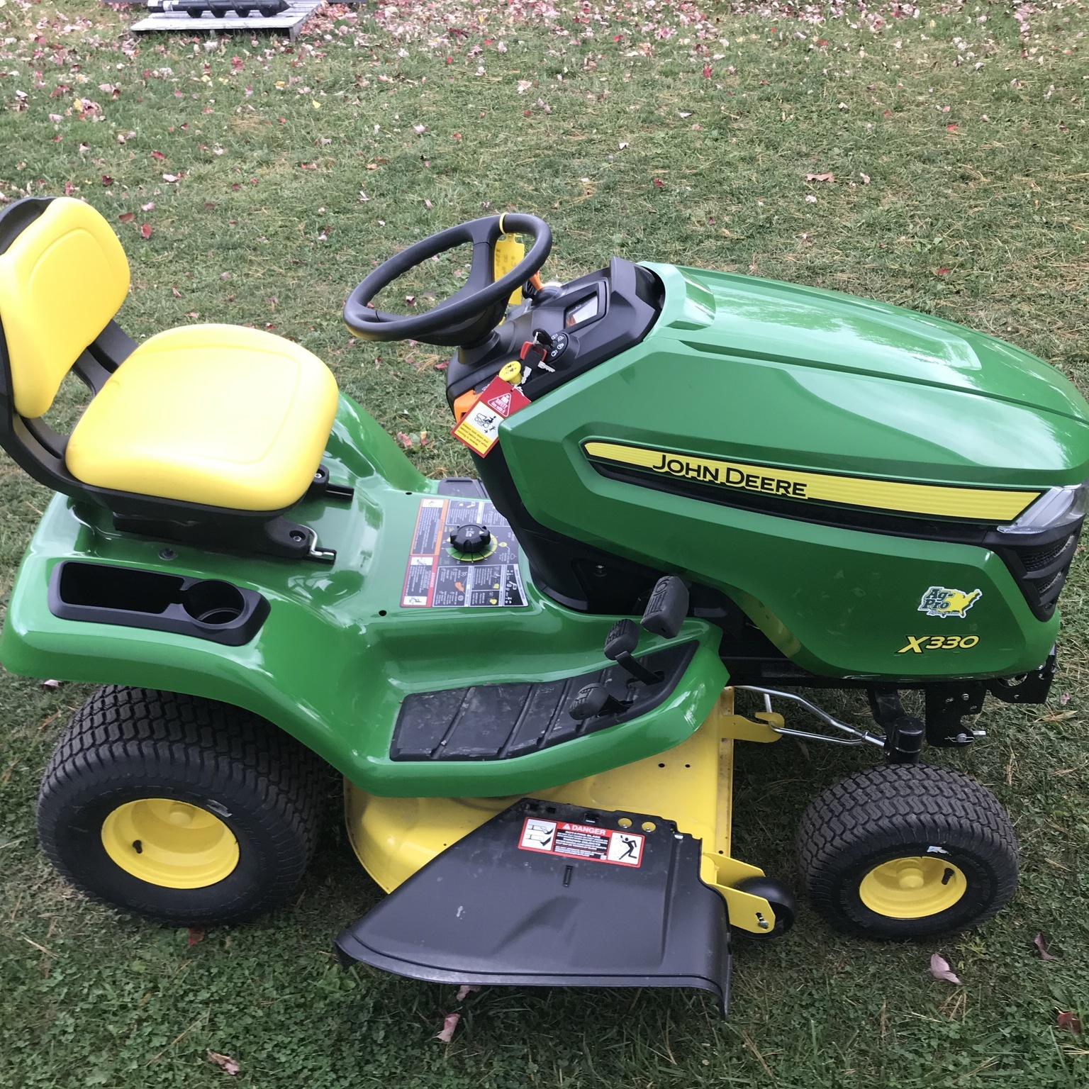 2023 John Deere X330 Lawn & Garden Tractors St Clairsville, OH