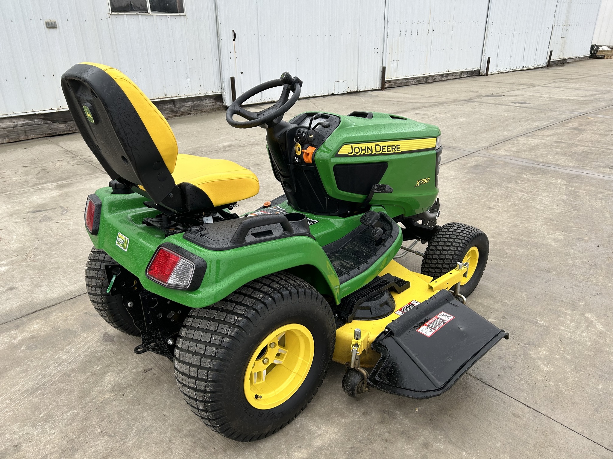 2021 John Deere X750 Lawn & Garden Tractors New Hampton, IA