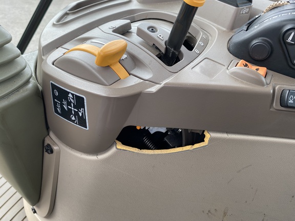 2021 John Deere 6120M-11