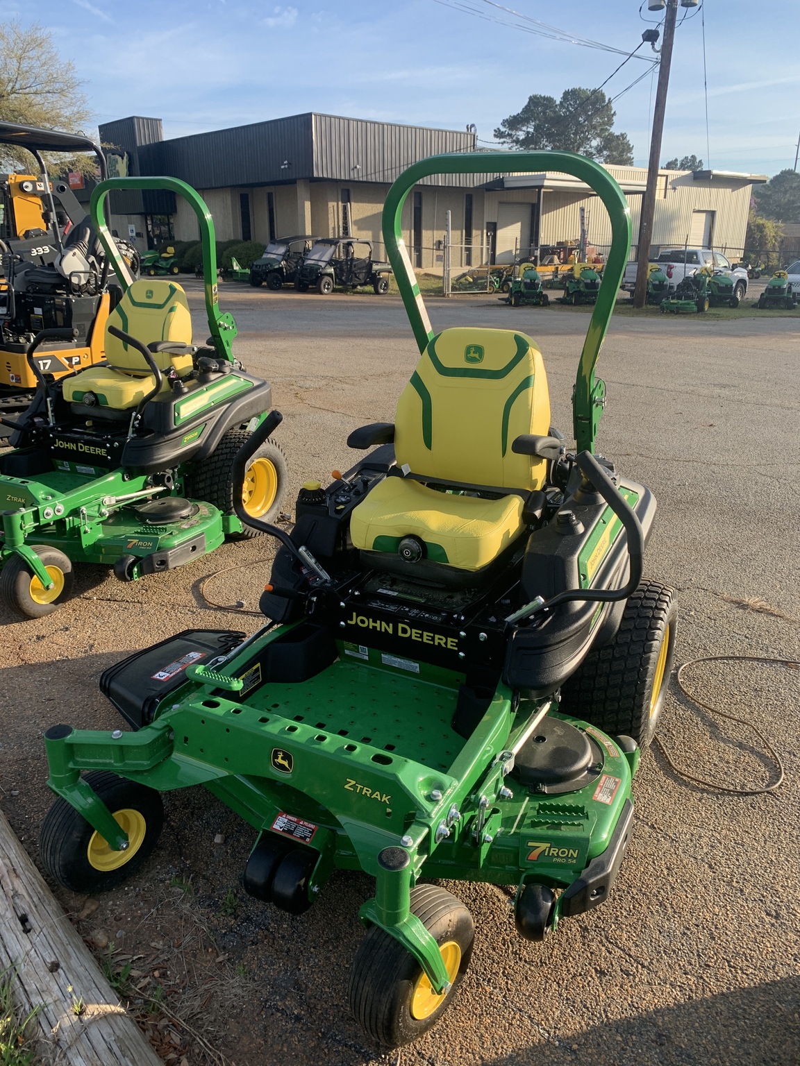 2025 John Deere Z920M Image 6