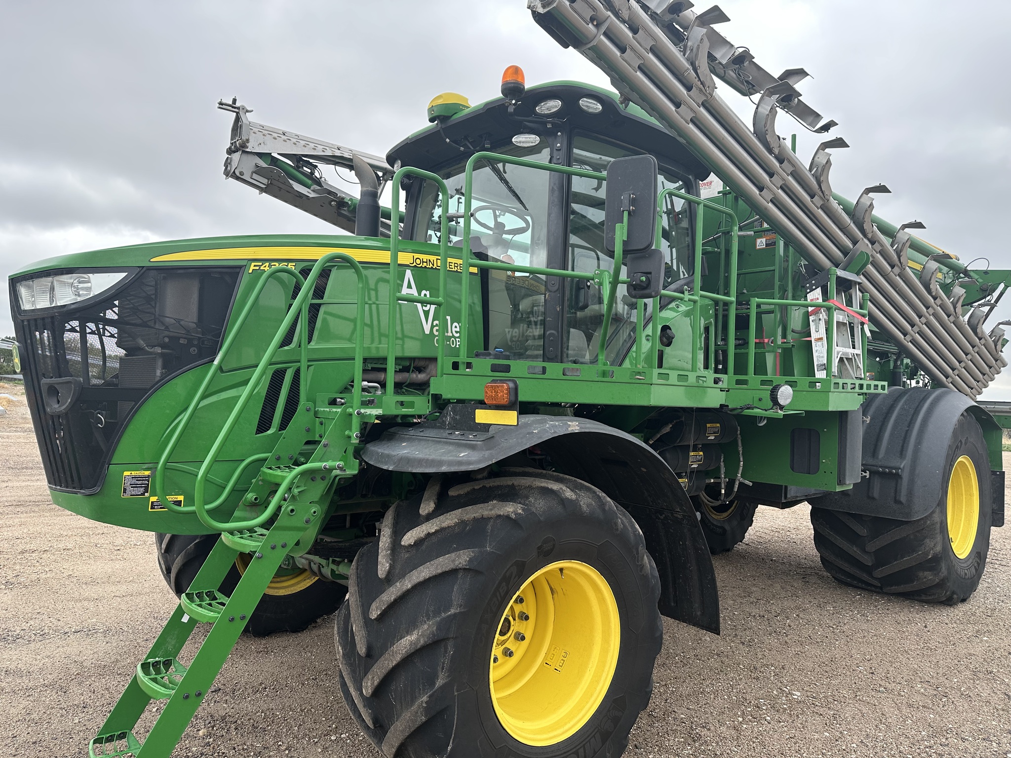 2020 John Deere F4365 Image 2