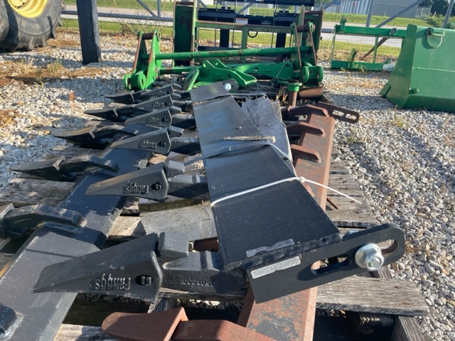  2019 John Deere AT337951 at Heritage Tractor in Clinton, MO