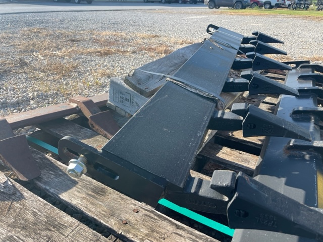  2019 John Deere AT337951 at Heritage Tractor in Clinton, MO