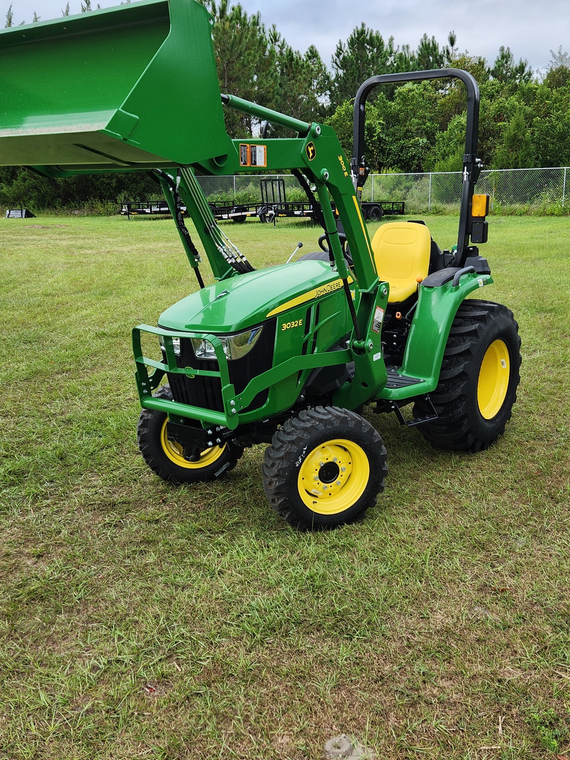 2022 John Deere 3032E Image 5