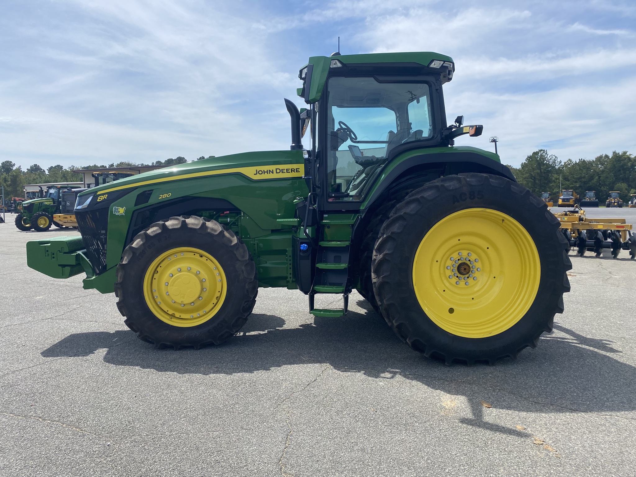 2023 John Deere 8R 280 Image 1