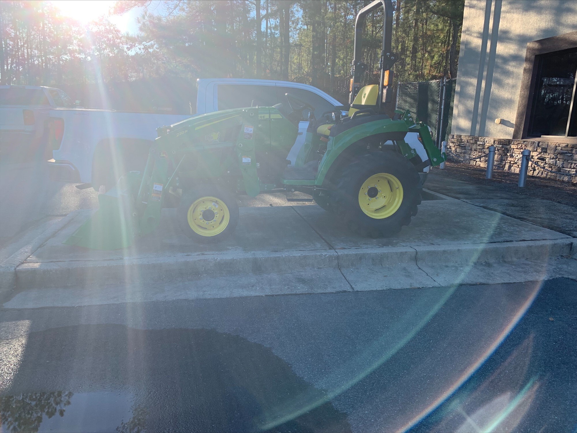 2022 John Deere 2038R Image 3