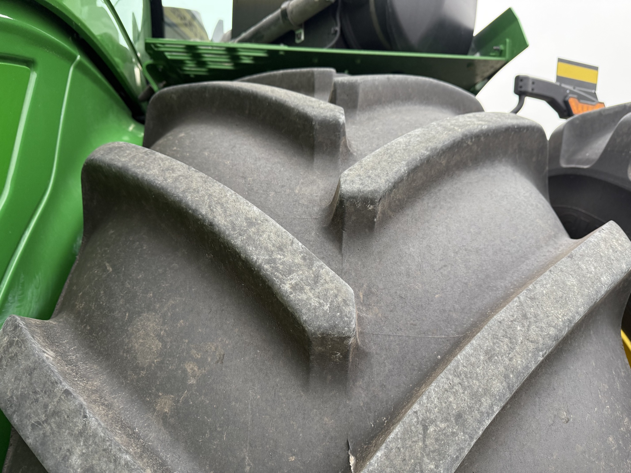  2022 John Deere 9R 640 at Heritage Tractor in Lexington, IL