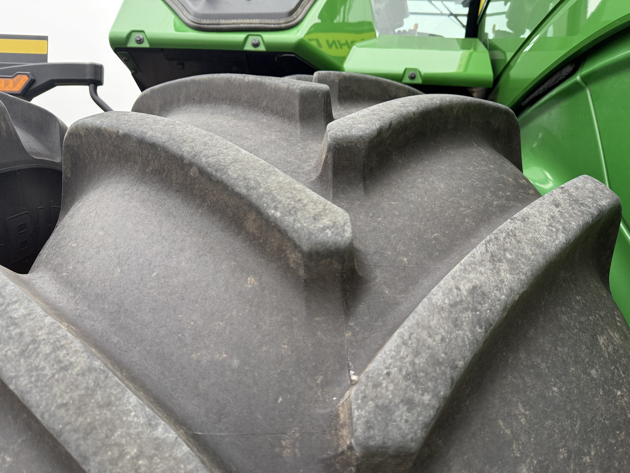  2022 John Deere 9R 640 at Heritage Tractor in Lexington, IL