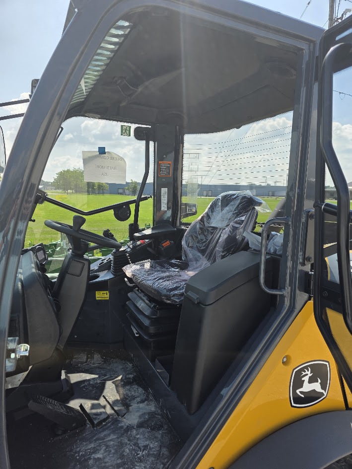 2025 John Deere 324 P Image 8