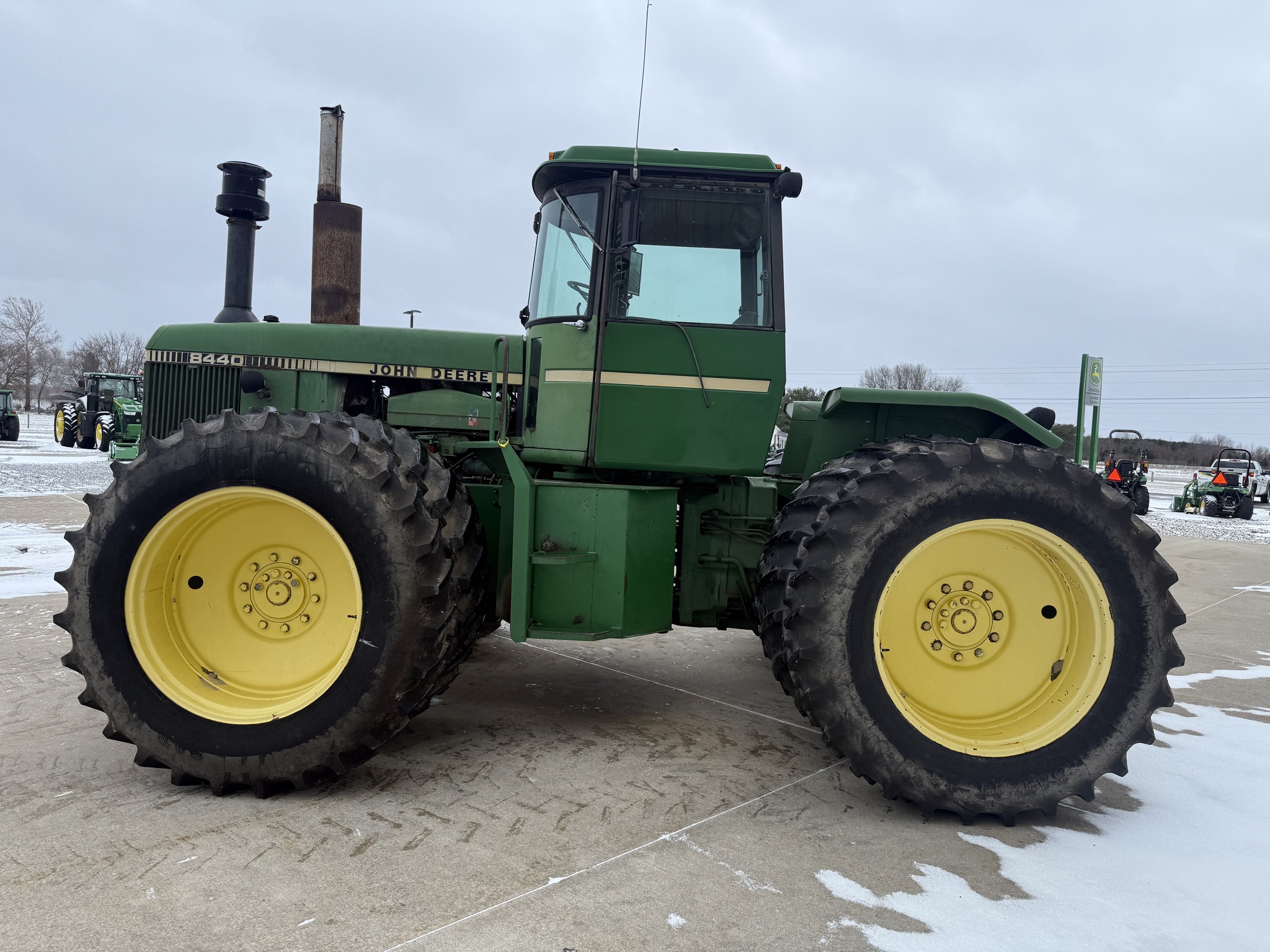 1981 John Deere 8440 Image 6