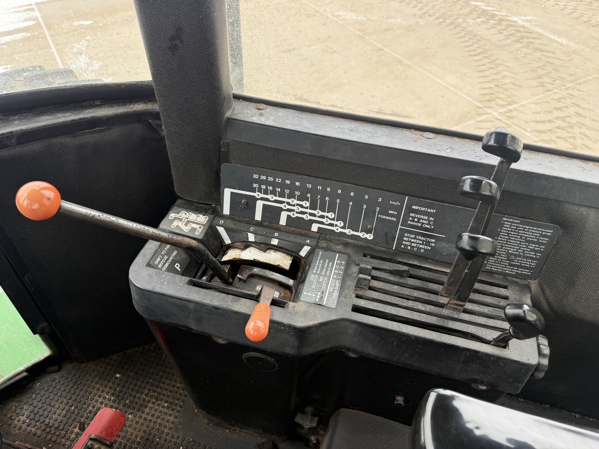 1981 John Deere 8440 Image 12